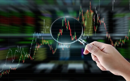 Σύγκριση ETF με δείκτη Nasdaq-100 και αντίθετο που ακολουθεί τον S&P 500.
