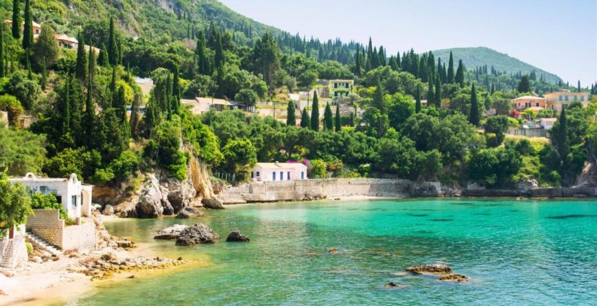 Αυτές είναι οι καλύτερες και οι χειρότερες πόλεις στην Ελλάδα για εξοικονόμηση χρημάτων το 2025