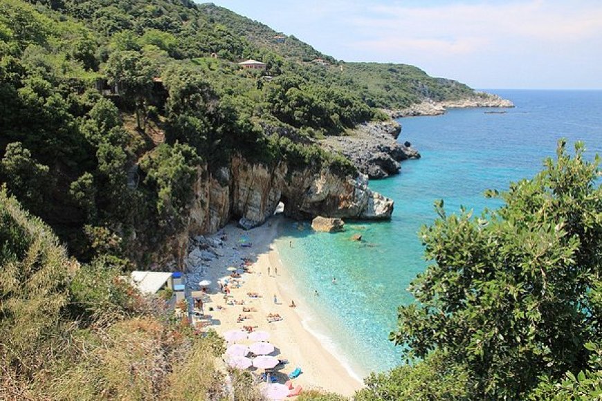Ο κόσμος πνίγεται από τουρίστες ποιος πληρώνει πραγματικά το τίμημα;